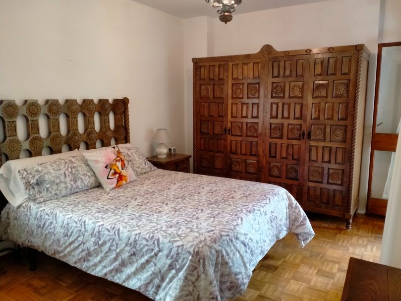 Habitación con cama de 150 y amplio armario