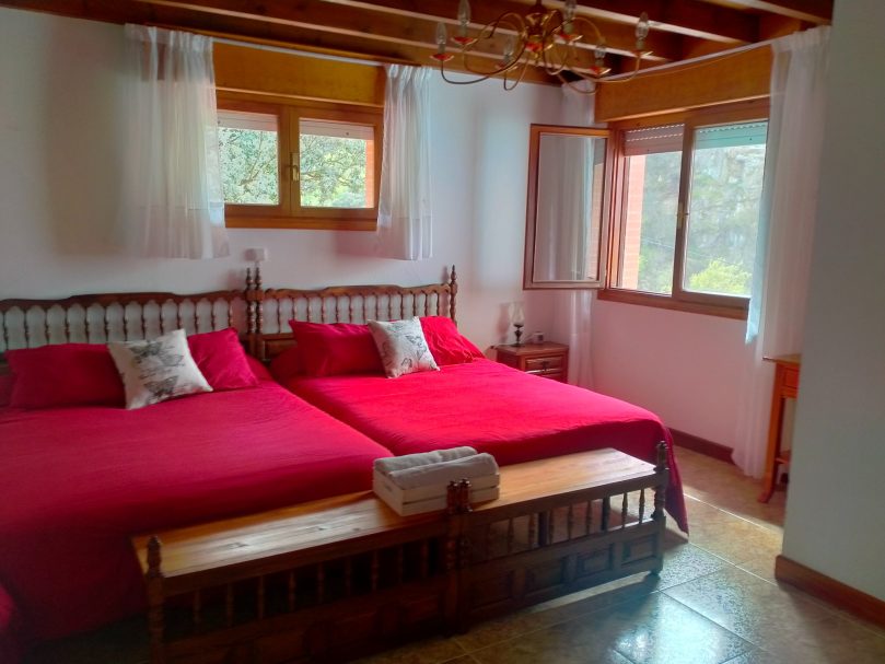 Habitación con dos camas de 135