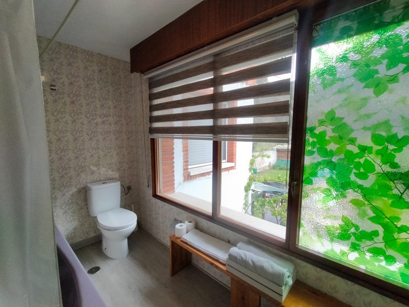 Baño completo con bañera